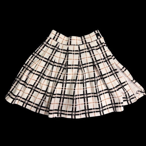 White plaid skirt from Pretty Little Thing - Picture 2 of 4